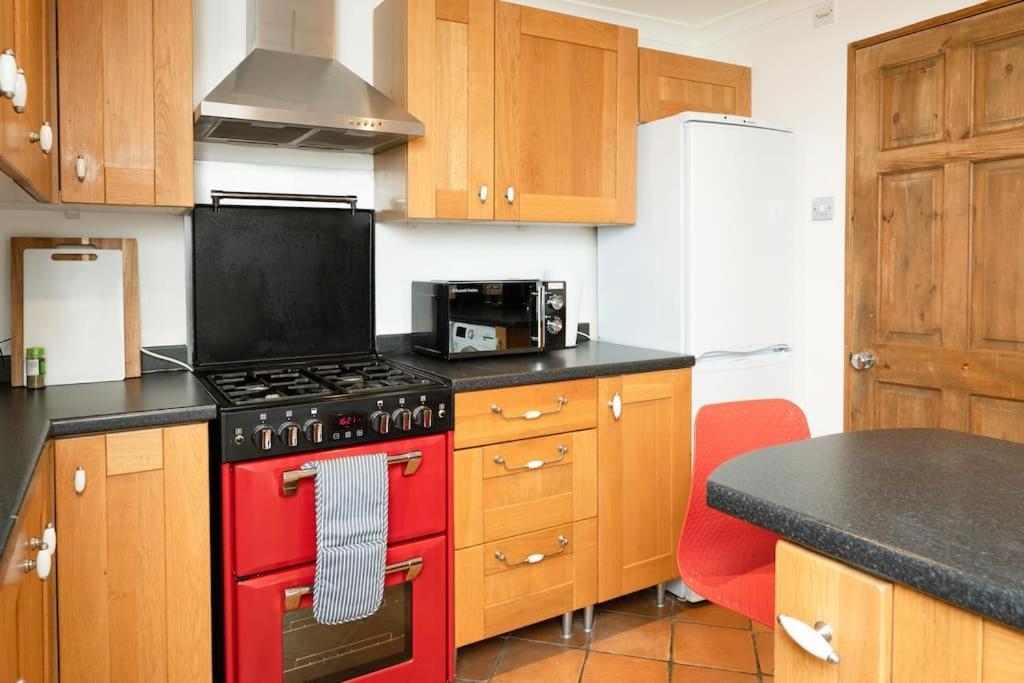 3 Bedroom Home Close To Town Centre With Wifi & Garden 로열턴브리지웰즈 외부 사진