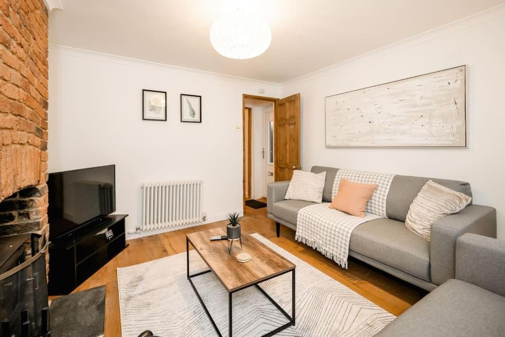 3 Bedroom Home Close To Town Centre With Wifi & Garden 로열턴브리지웰즈 외부 사진
