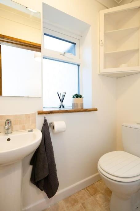 3 Bedroom Home Close To Town Centre With Wifi & Garden 로열턴브리지웰즈 외부 사진