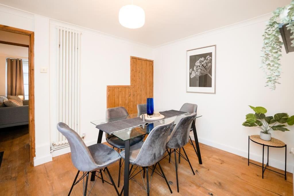 3 Bedroom Home Close To Town Centre With Wifi & Garden 로열턴브리지웰즈 외부 사진