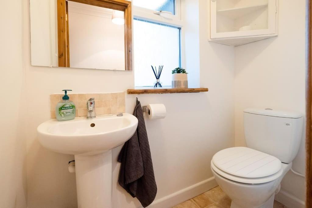 3 Bedroom Home Close To Town Centre With Wifi & Garden 로열턴브리지웰즈 외부 사진