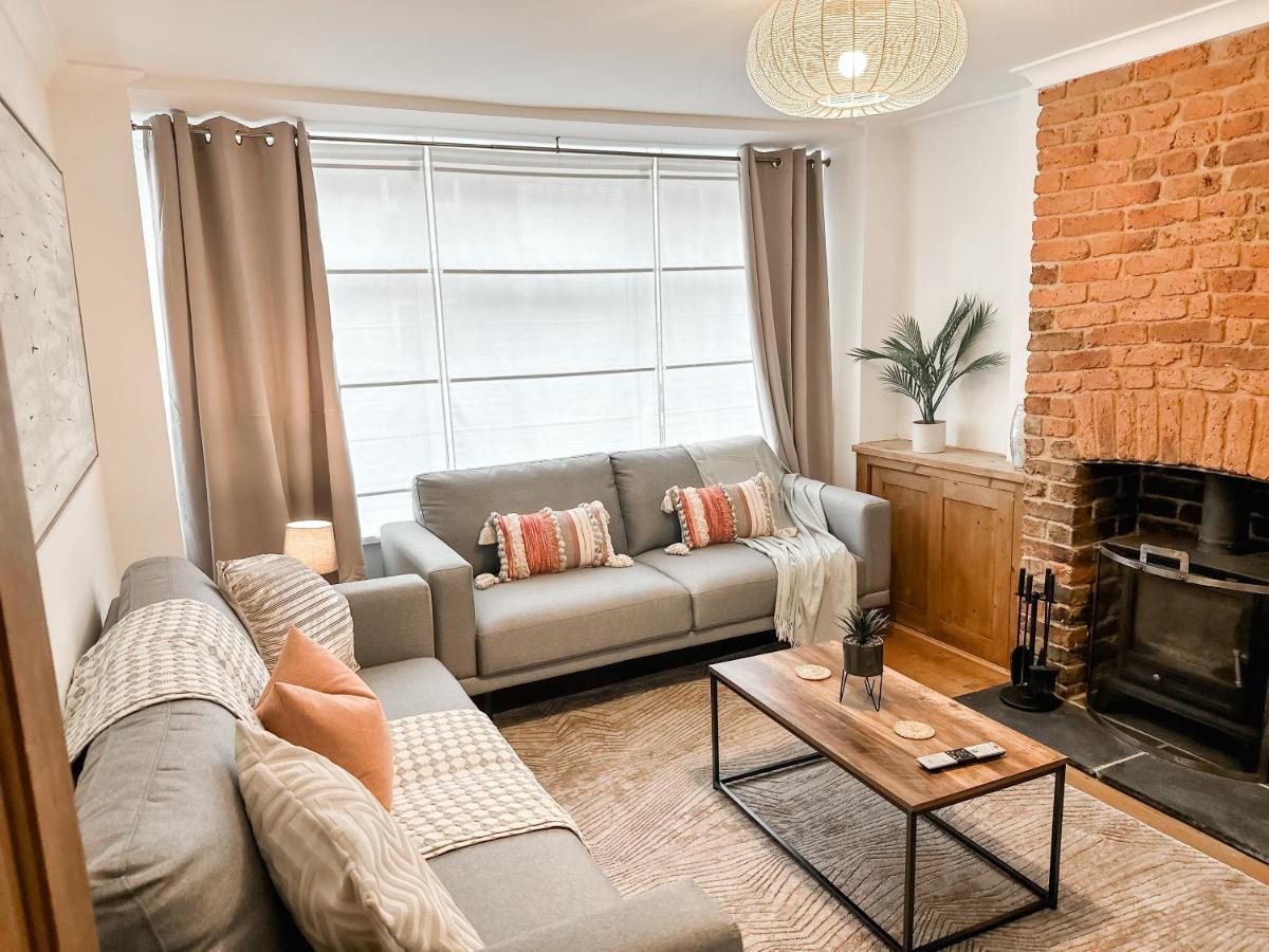 3 Bedroom Home Close To Town Centre With Wifi & Garden 로열턴브리지웰즈 외부 사진