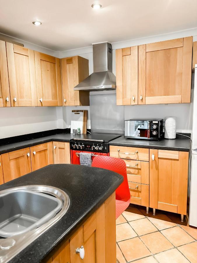 3 Bedroom Home Close To Town Centre With Wifi & Garden 로열턴브리지웰즈 외부 사진