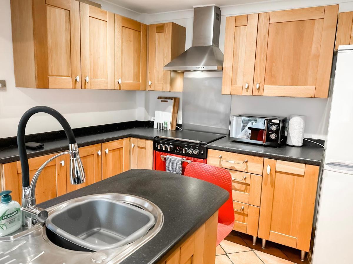 3 Bedroom Home Close To Town Centre With Wifi & Garden 로열턴브리지웰즈 외부 사진